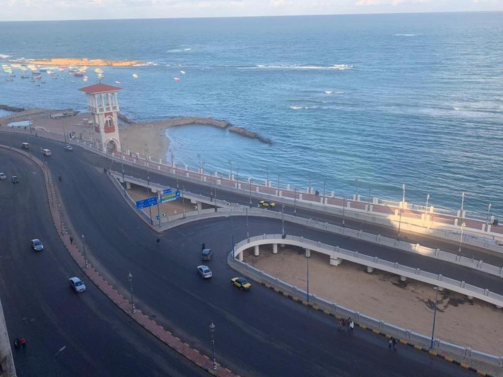 Panoramic Sea View Zamzm Flat Miami Family شقة فندقية زمزم بانورما بشاطئ ميامي - الاسكندرية صف اول مباشر علي بحر - عائلات فقط Αλεξάνδρεια Εξωτερικό φωτογραφία